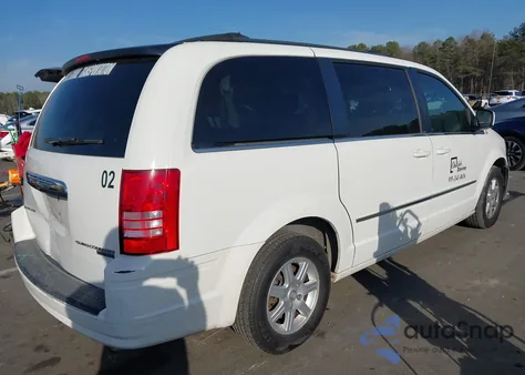 2010 Chrysler Town & Country Touring z USA, uszkodzony, nr VIN 2A4RR5D1XAR252790